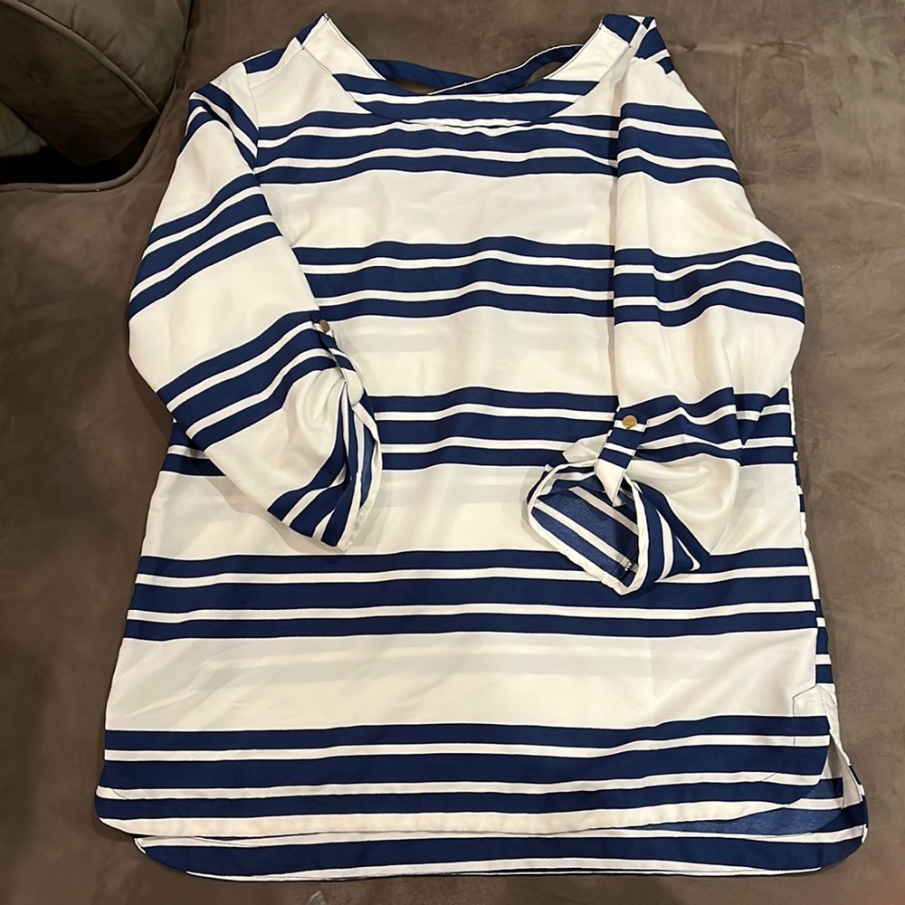 brand: sfera size: medium (fits like small) color: navy and white stripe